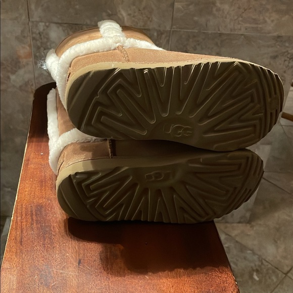 Ugg boots (children) - Picture 3 of 3